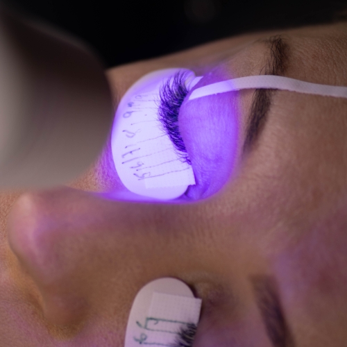 Lash extensions med UV-lys i Sommersted