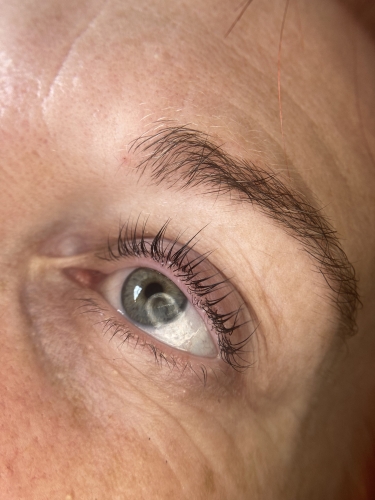 Kunde har fået lavet lash lift i Sommersted