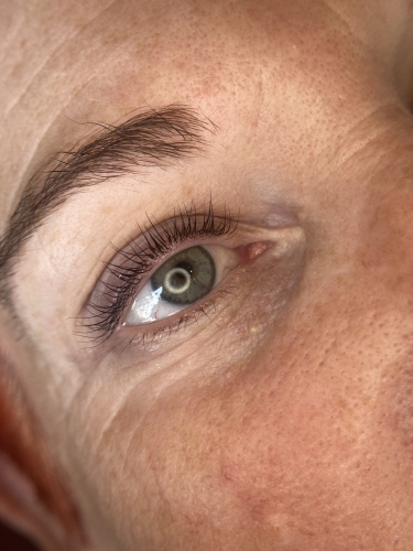 Kunde har fået lavet lash lift ved Beauty by Kryger i Sommersted