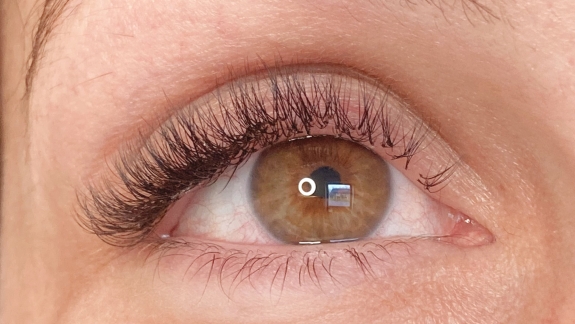 Soft volume lashes med UV lavet ved Beauty By Kryger nær Haderslev